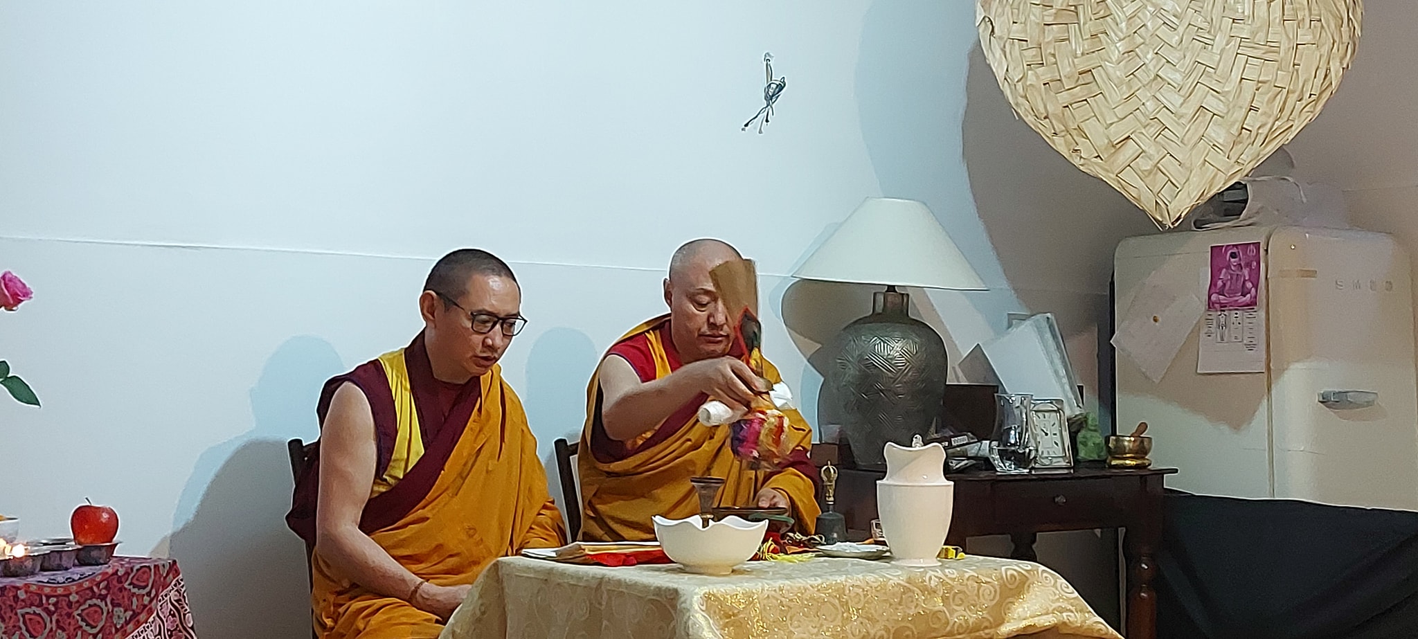 pomeriggio di primavera con due monaci